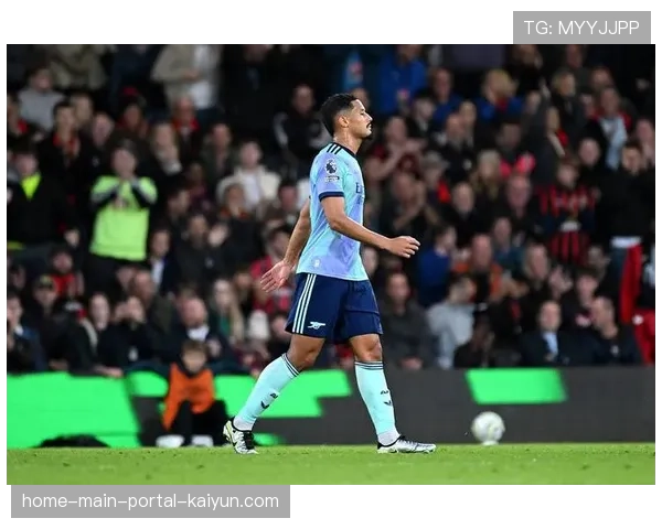 阿森纳后防失误分析：萨利巴折射丢球，集体失位目送斯科特单刀